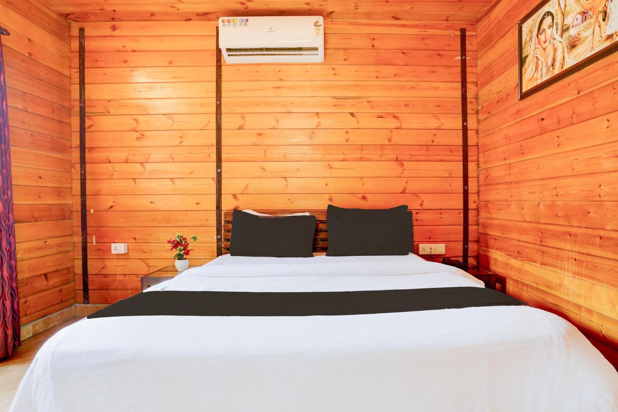 Super Townhouse Morjim Hotel ภายนอก รูปภาพ