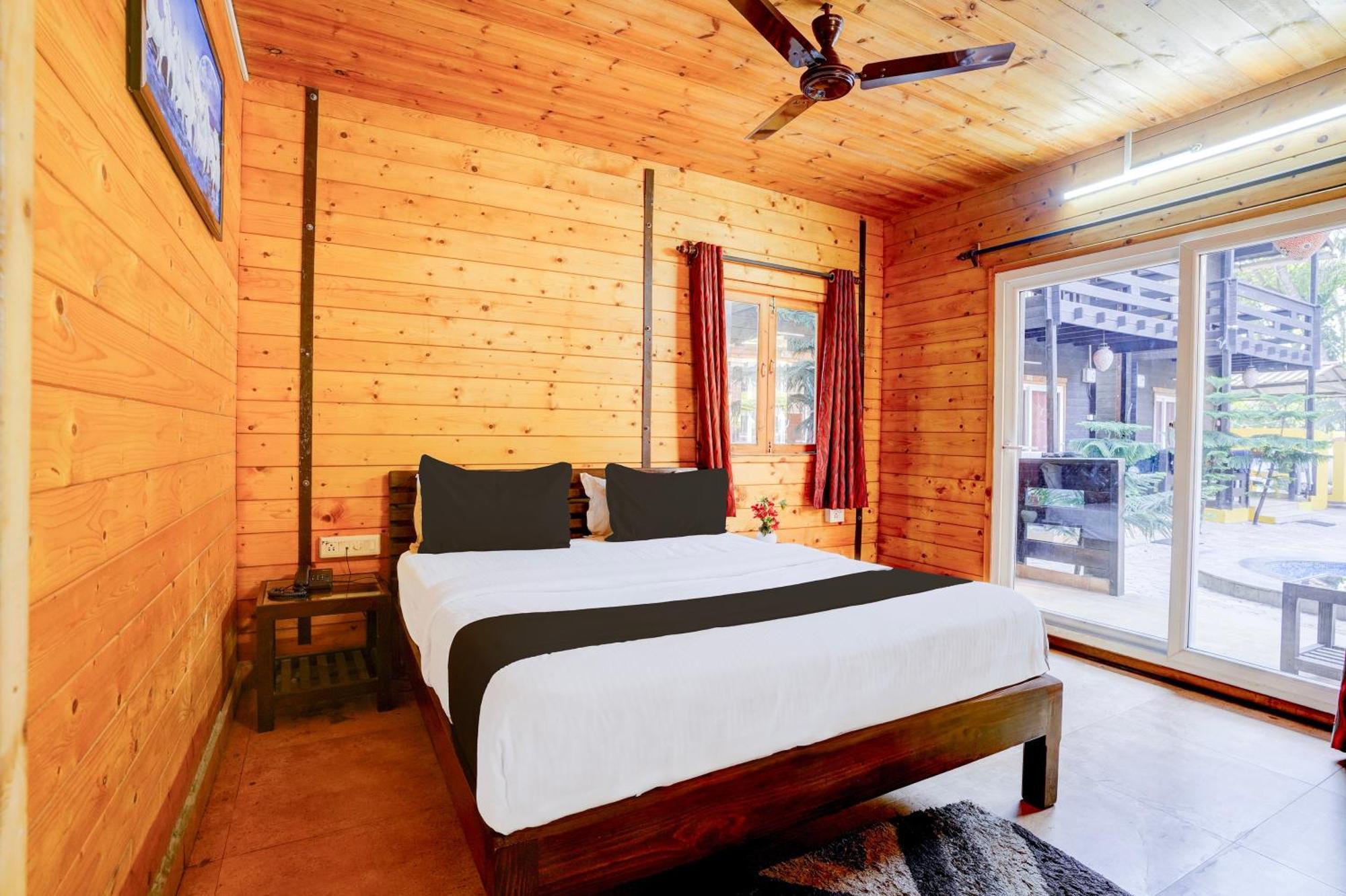 Super Townhouse Morjim Hotel ภายนอก รูปภาพ
