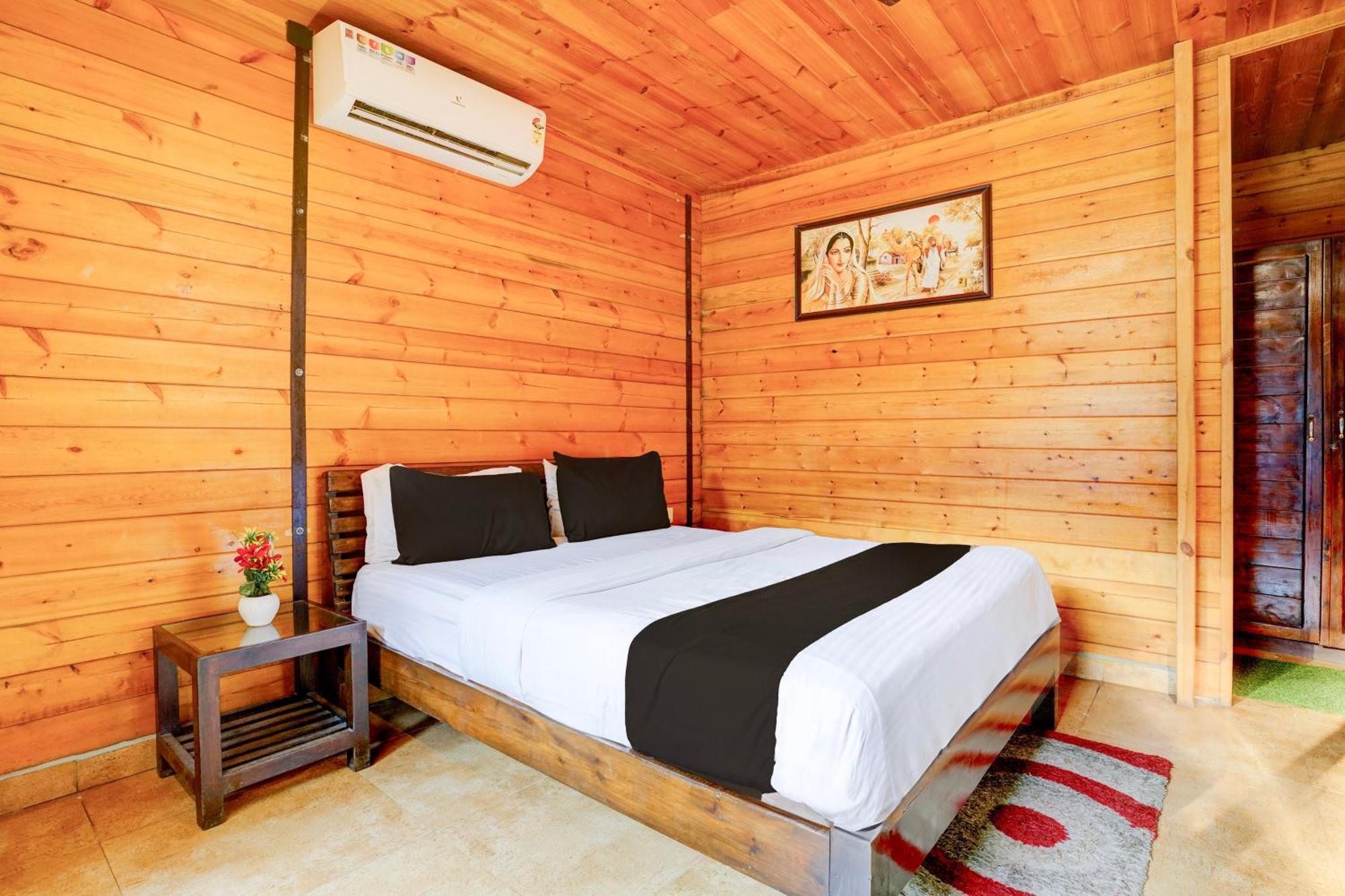 Super Townhouse Morjim Hotel ภายนอก รูปภาพ