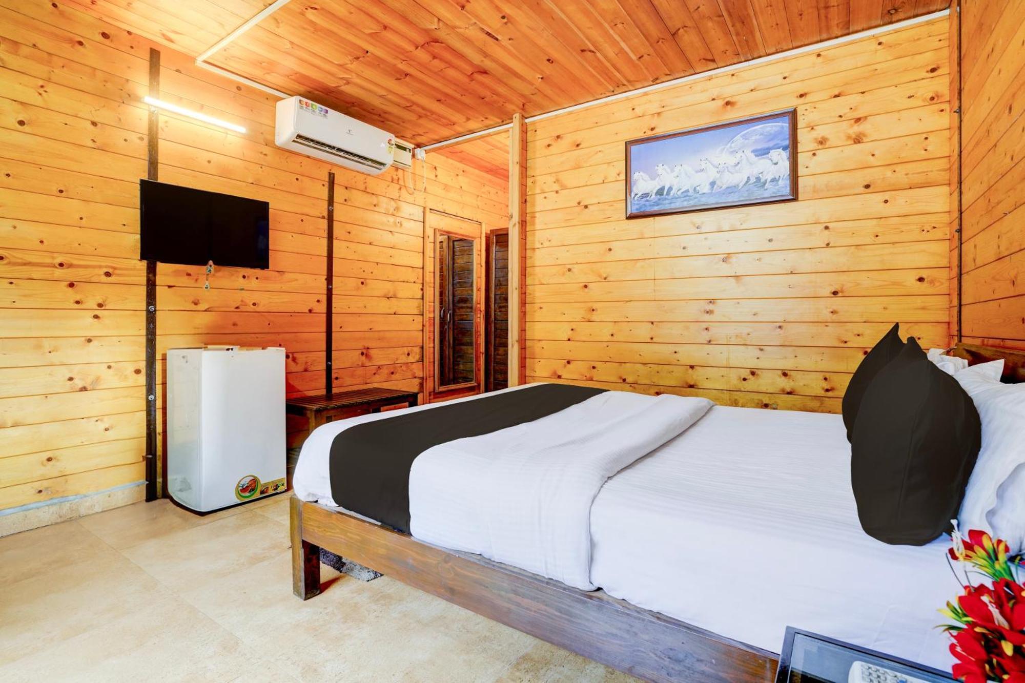 Super Townhouse Morjim Hotel ภายนอก รูปภาพ