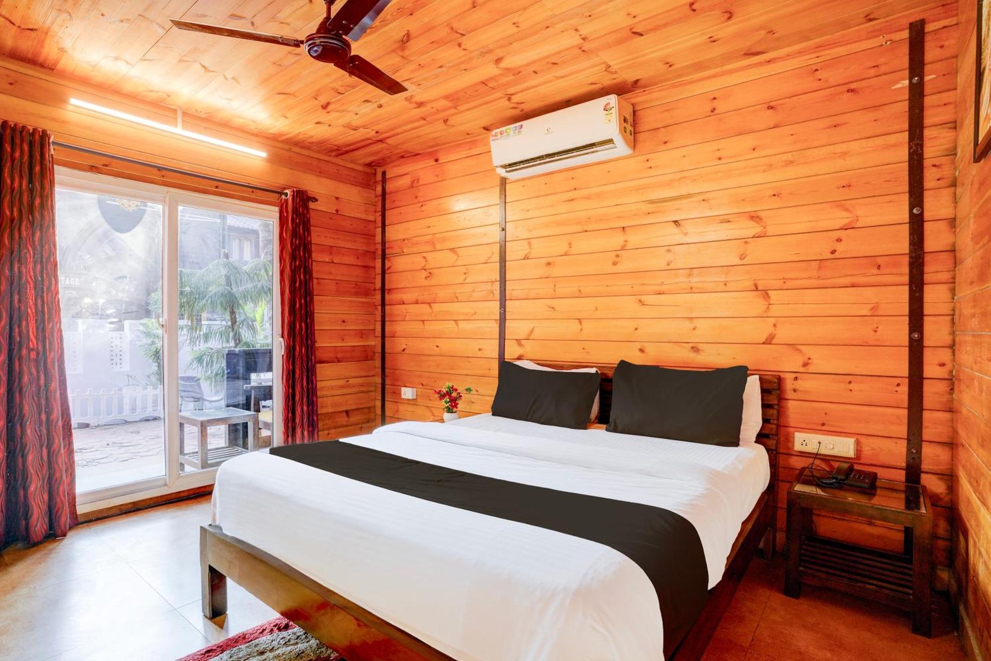 Super Townhouse Morjim Hotel ภายนอก รูปภาพ