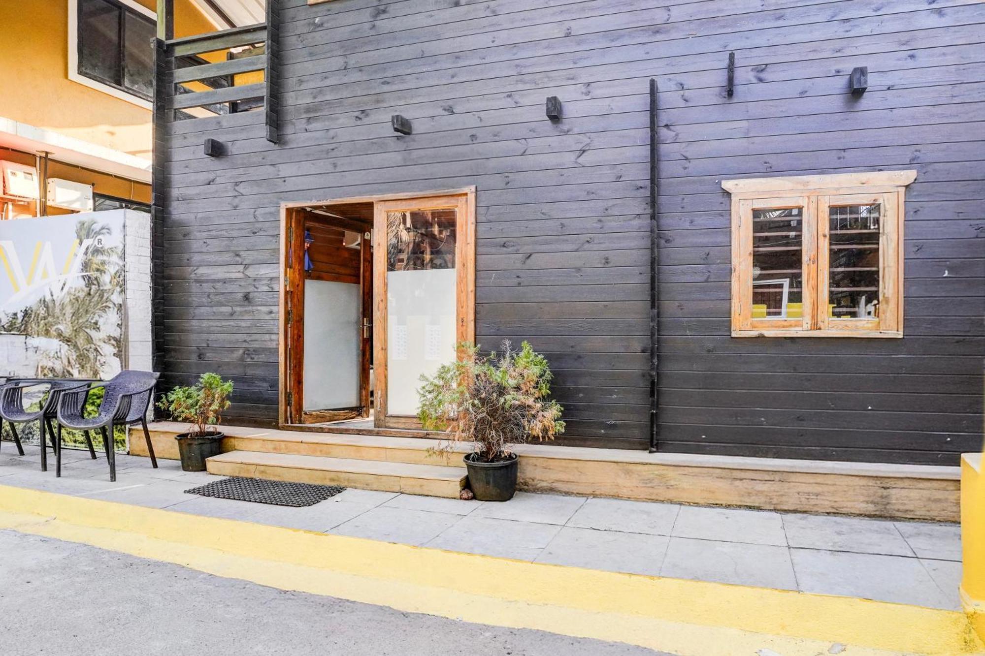 Super Townhouse Morjim Hotel ภายนอก รูปภาพ