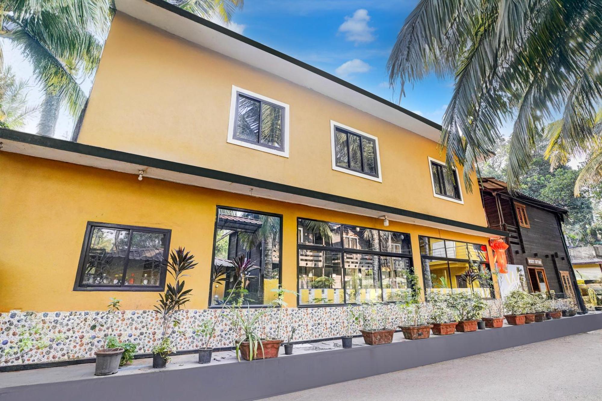 Super Townhouse Morjim Hotel ภายนอก รูปภาพ