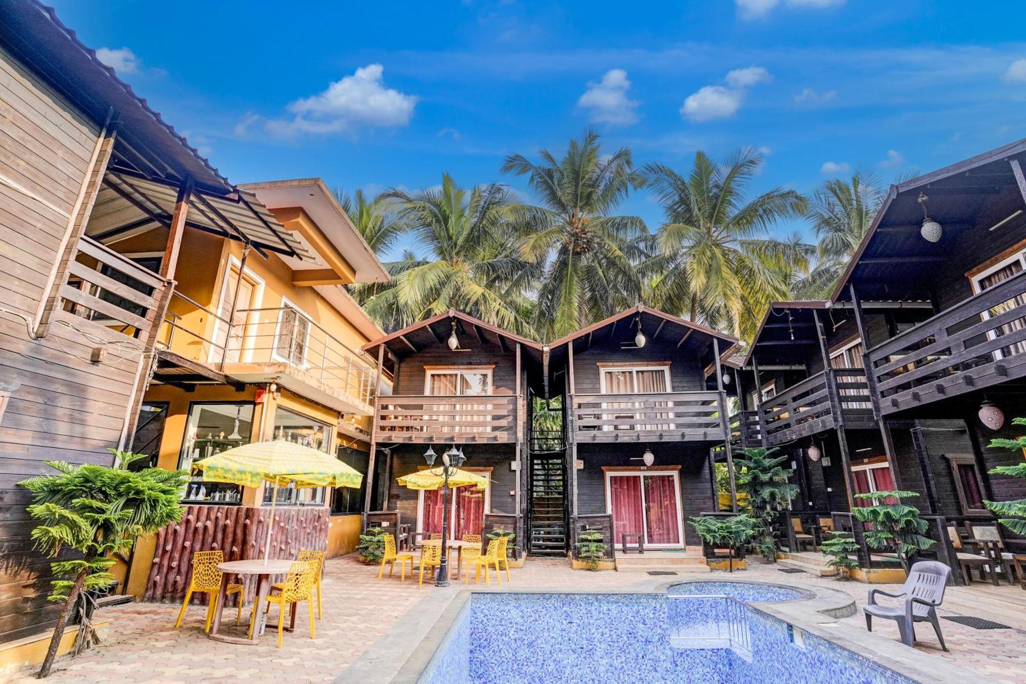 Super Townhouse Morjim Hotel ภายนอก รูปภาพ