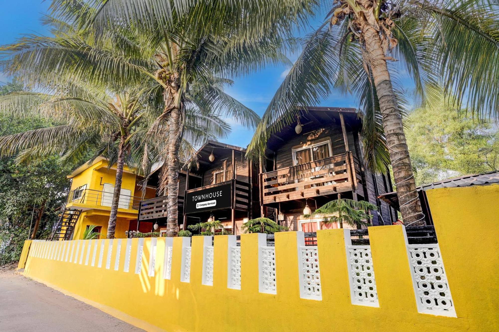 Super Townhouse Morjim Hotel ภายนอก รูปภาพ