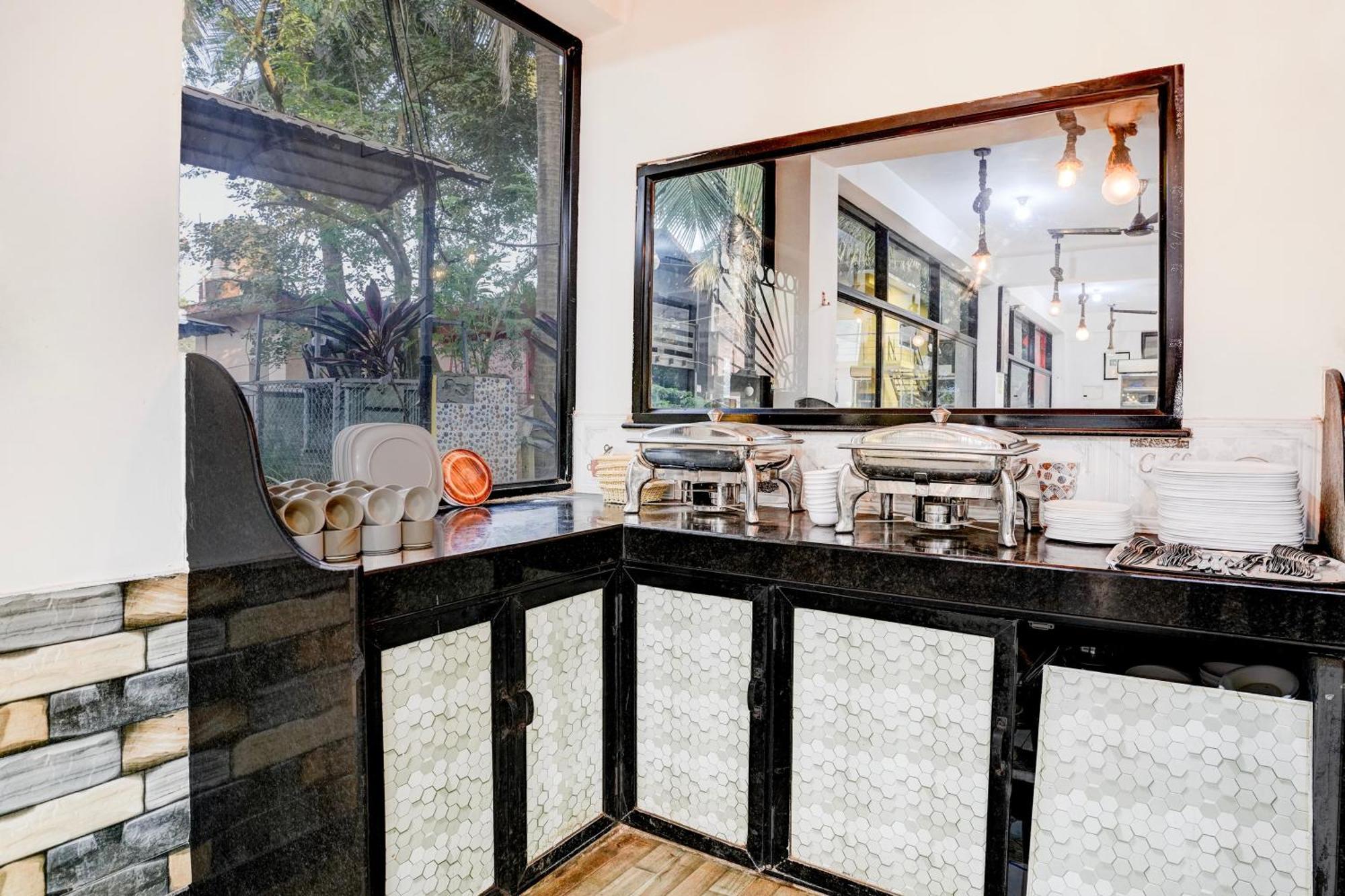Super Townhouse Morjim Hotel ภายนอก รูปภาพ