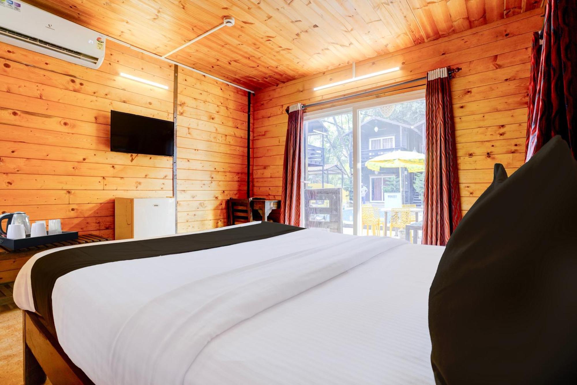 Super Townhouse Morjim Hotel ภายนอก รูปภาพ