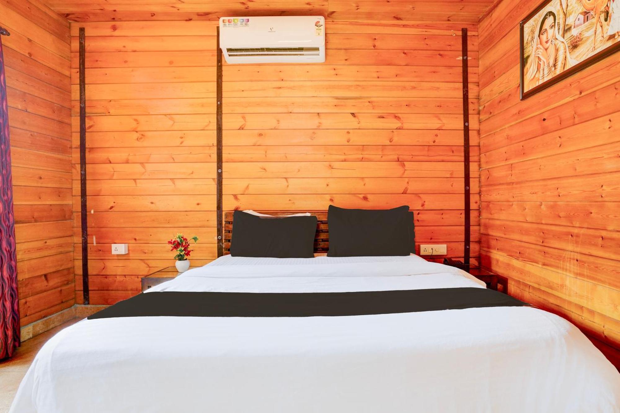 Super Townhouse Morjim Hotel ภายนอก รูปภาพ