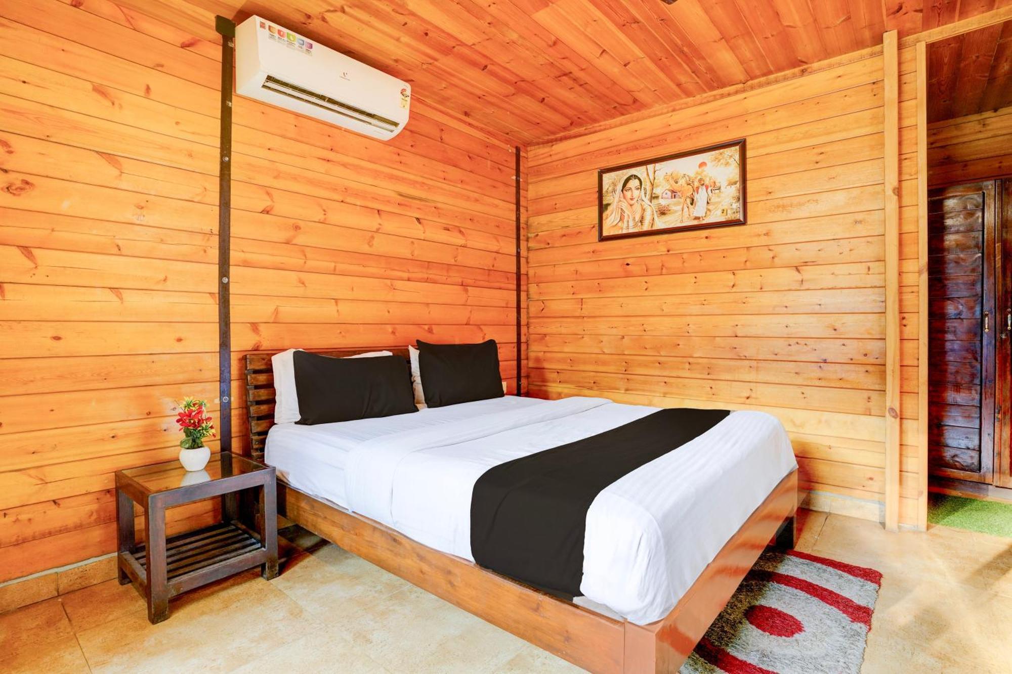 Super Townhouse Morjim Hotel ภายนอก รูปภาพ