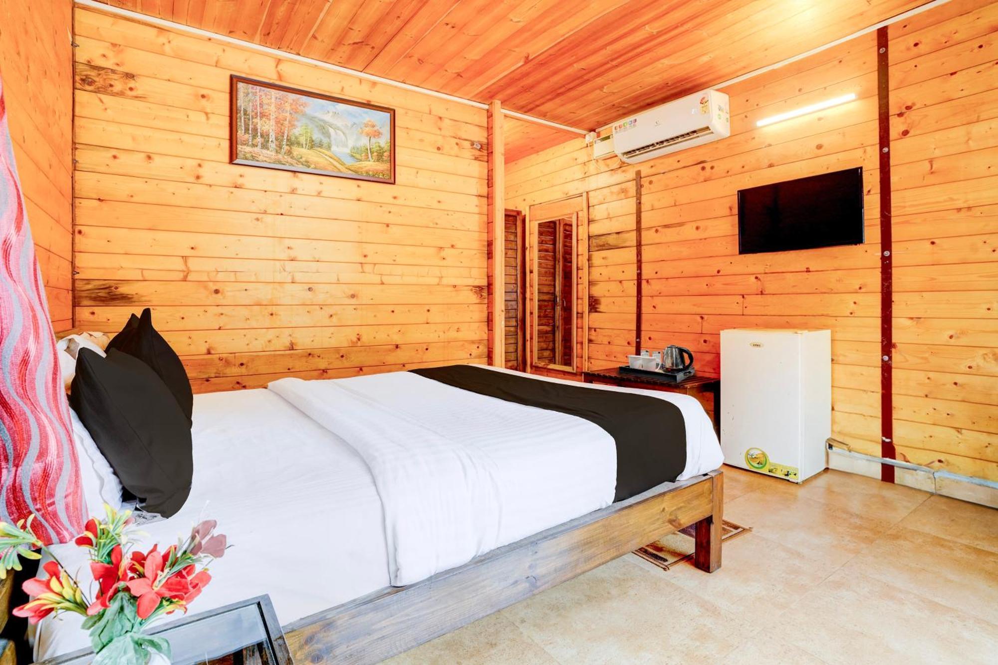 Super Townhouse Morjim Hotel ภายนอก รูปภาพ