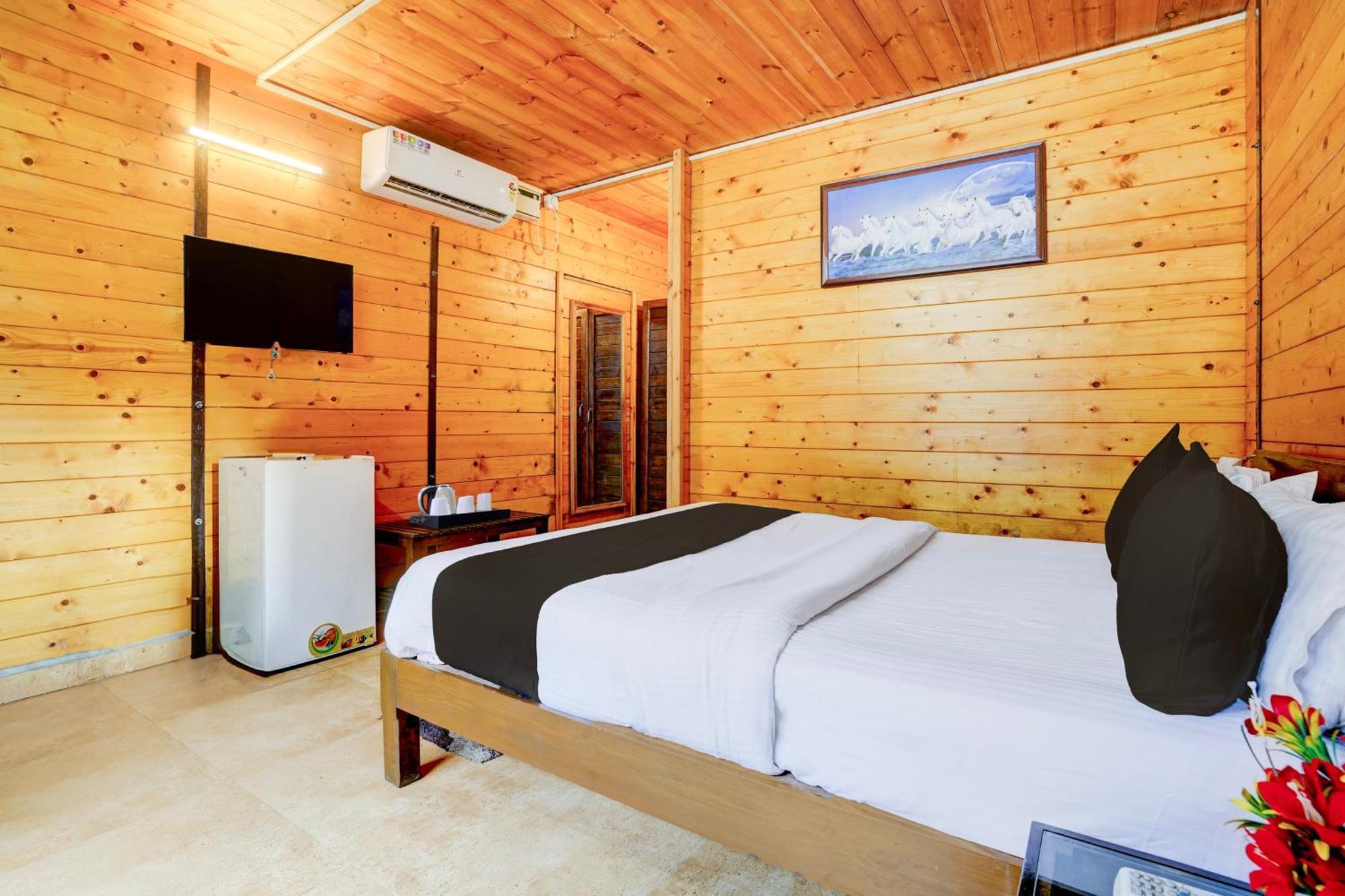 Super Townhouse Morjim Hotel ภายนอก รูปภาพ
